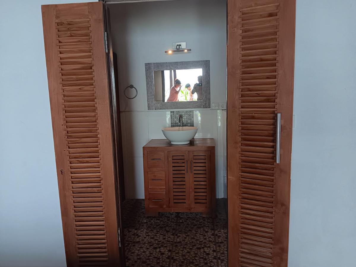 Adore Guesthouse Amed  Exterior photo
