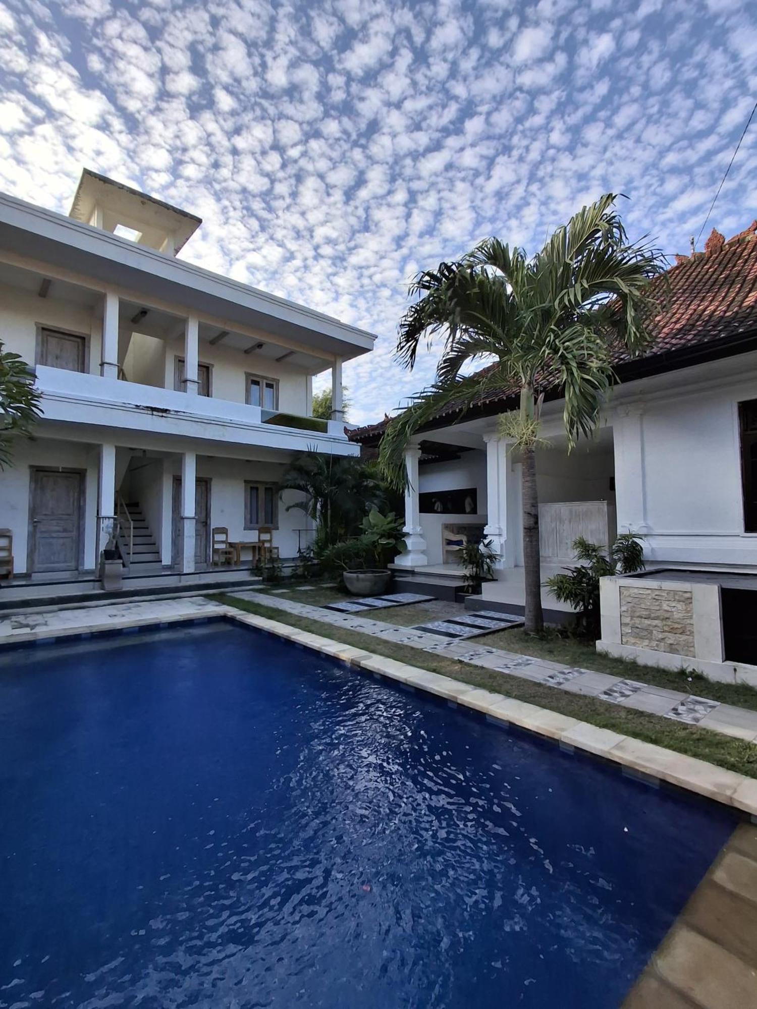 Adore Guesthouse Amed  Exterior photo
